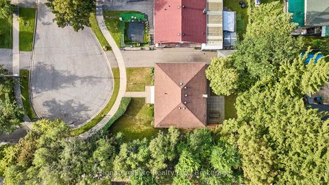 Photo 38 at 15 Bonny Lynn Court, Ionview, Toronto