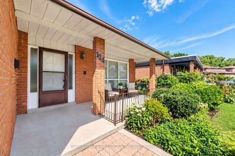 Photo 3 at 124 Stilecroft Drive, York University Heights, Toronto