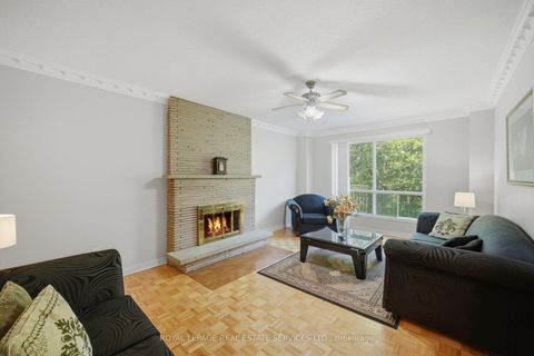 Photo 6 at 124 Stilecroft Drive, York University Heights, Toronto