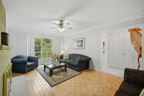 Photo 7 at 124 Stilecroft Drive, York University Heights, Toronto