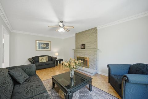 Photo 8 at 124 Stilecroft Drive, York University Heights, Toronto