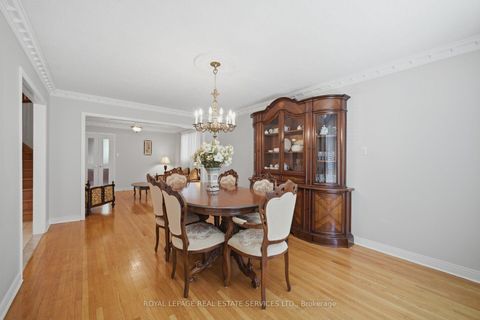 Photo 9 at 124 Stilecroft Drive, York University Heights, Toronto
