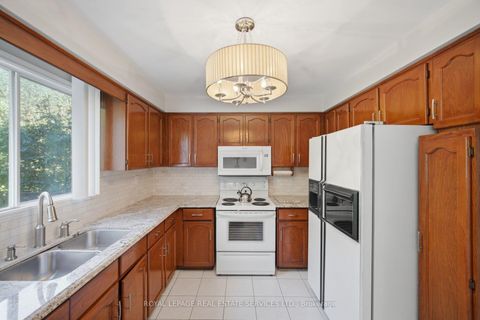 Photo 13 at 124 Stilecroft Drive, York University Heights, Toronto