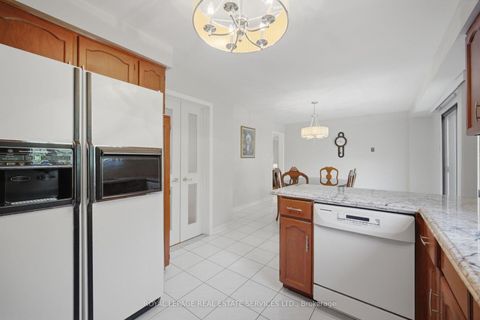 Photo 14 at 124 Stilecroft Drive, York University Heights, Toronto