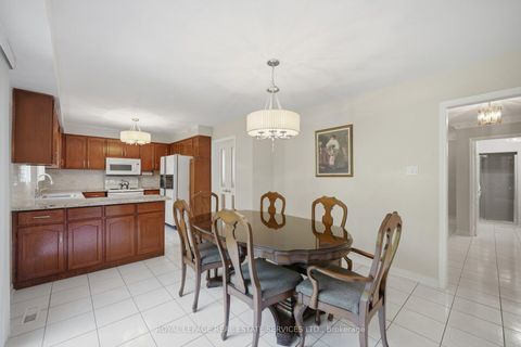Photo 16 at 124 Stilecroft Drive, York University Heights, Toronto