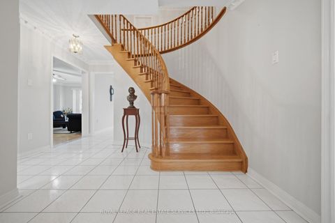 Photo 22 at 124 Stilecroft Drive, York University Heights, Toronto
