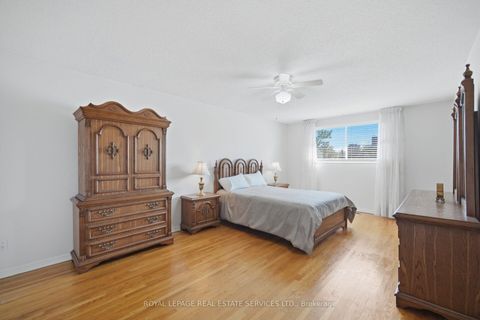 Photo 23 at 124 Stilecroft Drive, York University Heights, Toronto