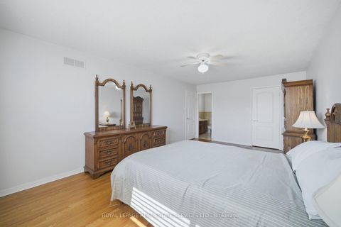 Photo 24 at 124 Stilecroft Drive, York University Heights, Toronto