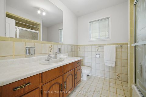 Photo 25 at 124 Stilecroft Drive, York University Heights, Toronto