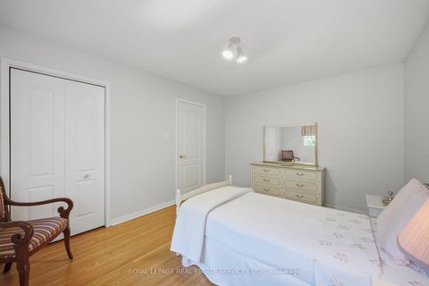 Photo 28 at 124 Stilecroft Drive, York University Heights, Toronto