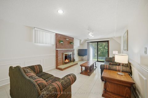 Photo 32 at 124 Stilecroft Drive, York University Heights, Toronto