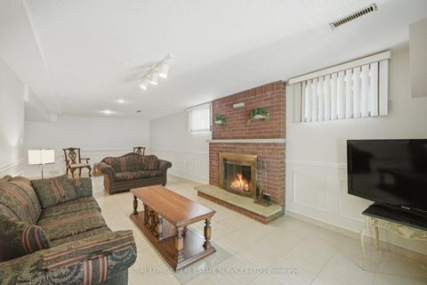 Photo 33 at 124 Stilecroft Drive, York University Heights, Toronto