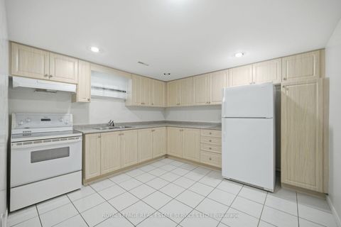 Photo 36 at 124 Stilecroft Drive, York University Heights, Toronto