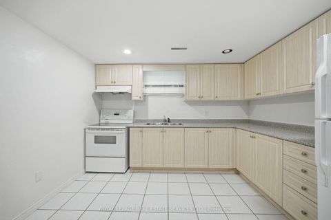 Photo 37 at 124 Stilecroft Drive, York University Heights, Toronto