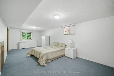 Photo 39 at 124 Stilecroft Drive, York University Heights, Toronto