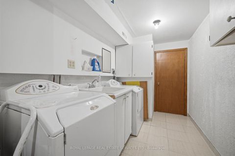 Photo 42 at 124 Stilecroft Drive, York University Heights, Toronto