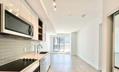 Photo 2 at 616 - 543 Richmond Street W, Waterfront Communities C1, Toronto