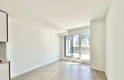 Photo 8 at 616 - 543 Richmond Street W, Waterfront Communities C1, Toronto