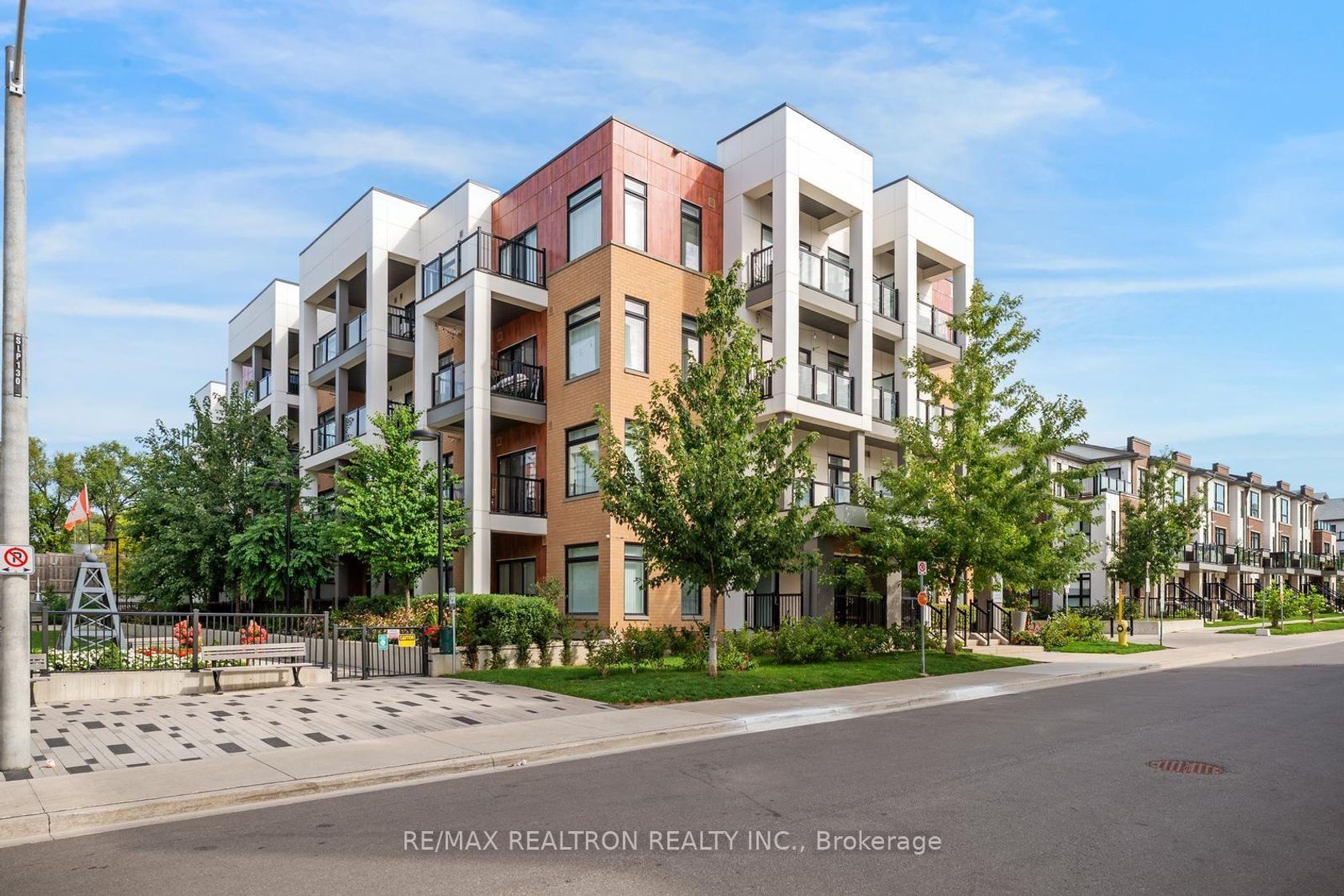 304 - 120 Canon Jackson Drive, Amesbury, Toronto 