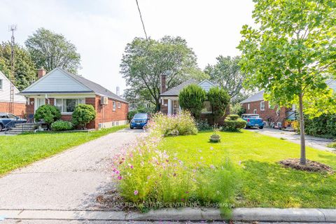 Photo 2 at 27 Innismore Crescent, Maryvale, Toronto