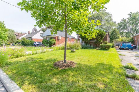 Photo 3 at 27 Innismore Crescent, Maryvale, Toronto