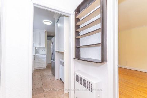 Photo 6 at 27 Innismore Crescent, Maryvale, Toronto