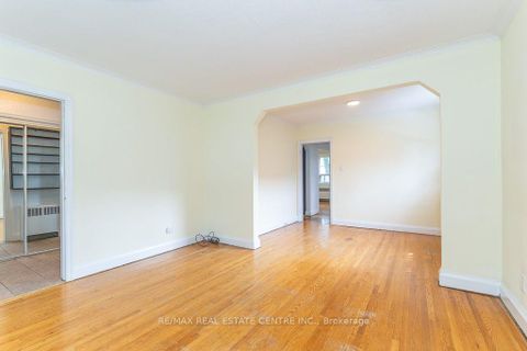 Photo 7 at 27 Innismore Crescent, Maryvale, Toronto
