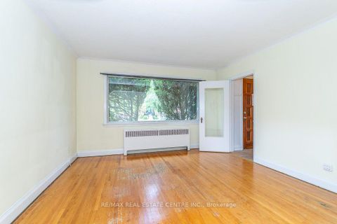 Photo 9 at 27 Innismore Crescent, Maryvale, Toronto