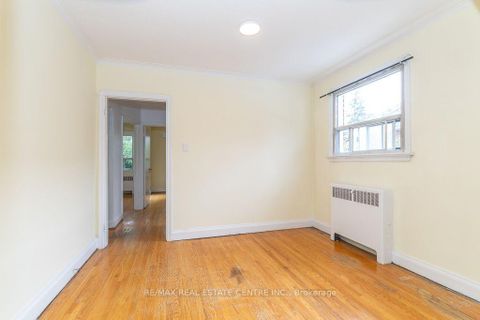 Photo 10 at 27 Innismore Crescent, Maryvale, Toronto