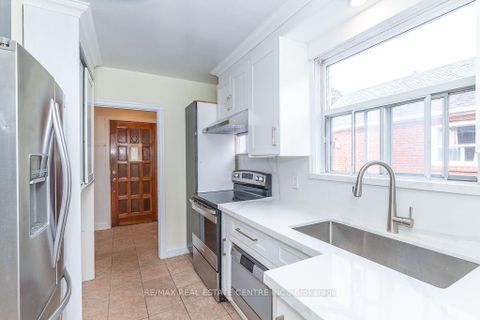Photo 13 at 27 Innismore Crescent, Maryvale, Toronto