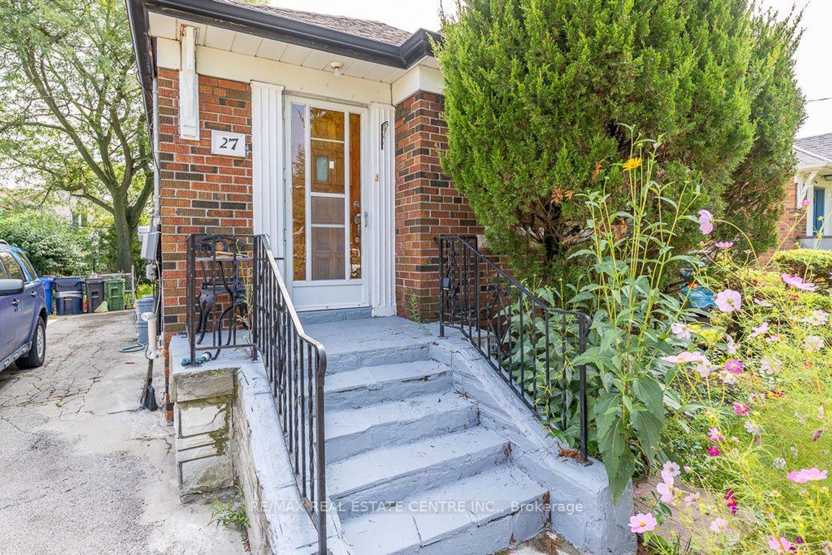 27 Innismore Crescent, Maryvale, Toronto photo 7