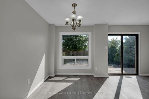 Photo 13 at 15 Millington Crescent, Central, Ajax