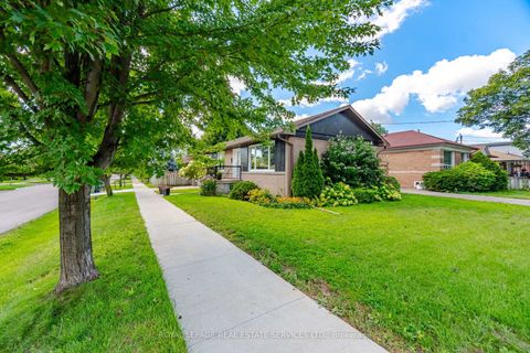 Photo 2 at 15 Velma Drive, Queensway, Toronto