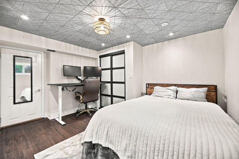 Photo 34 at 15 Velma Drive, Queensway, Toronto