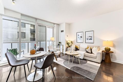Photo 2 at 709 - 770 Bay Street, Bay Street Corridor, Toronto