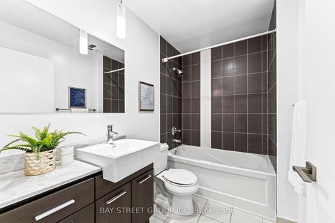 Photo 5 at 709 - 770 Bay Street, Bay Street Corridor, Toronto