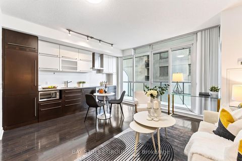 Photo 7 at 709 - 770 Bay Street, Bay Street Corridor, Toronto