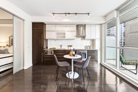 Photo 9 at 709 - 770 Bay Street, Bay Street Corridor, Toronto