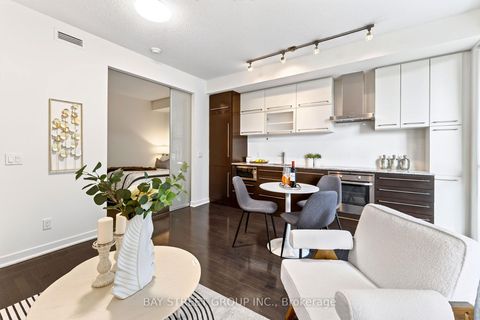 Photo 10 at 709 - 770 Bay Street, Bay Street Corridor, Toronto