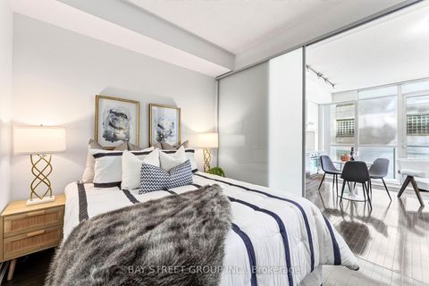 Photo 12 at 709 - 770 Bay Street, Bay Street Corridor, Toronto