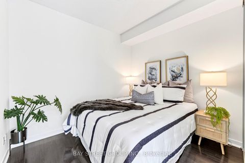 Photo 13 at 709 - 770 Bay Street, Bay Street Corridor, Toronto