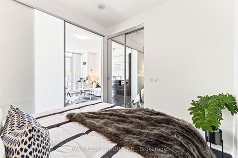 Photo 14 at 709 - 770 Bay Street, Bay Street Corridor, Toronto