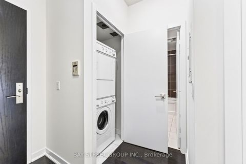 Photo 16 at 709 - 770 Bay Street, Bay Street Corridor, Toronto