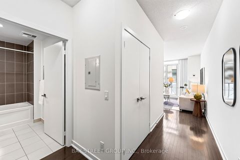 Photo 20 at 709 - 770 Bay Street, Bay Street Corridor, Toronto