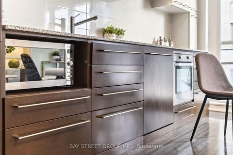 Photo 22 at 709 - 770 Bay Street, Bay Street Corridor, Toronto