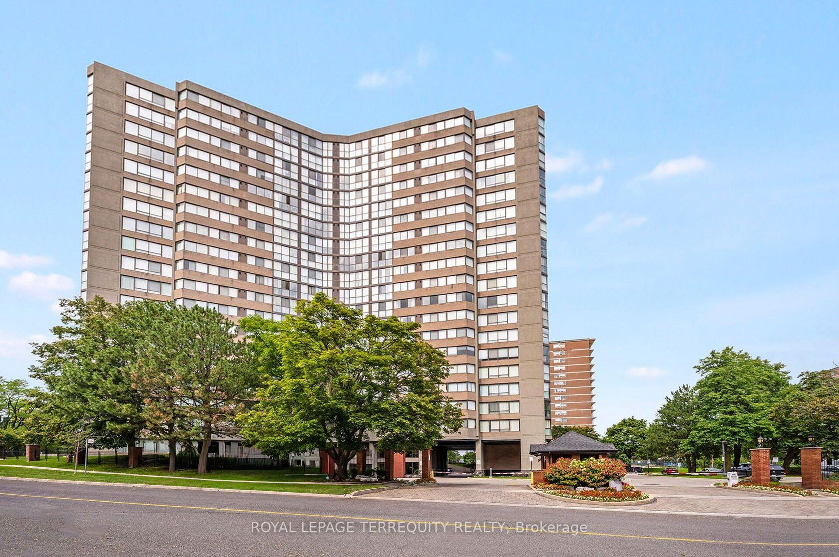 2002 - 40 Richview Road, Humber Heights, Toronto photo 6