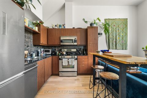 Photo 3 at 410 - 437 Roncesvalles Avenue, Roncesvalles, Toronto