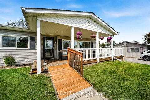 Photo 2 at 4 Fairbirch Court, Rural Innisfil, Innisfil