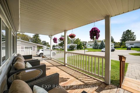 Photo 3 at 4 Fairbirch Court, Rural Innisfil, Innisfil