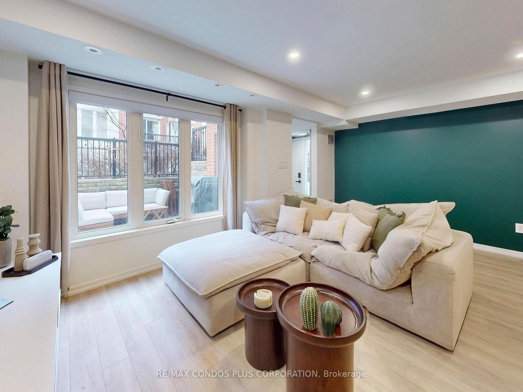 29 Florence Wyle Lane, South Riverdale, Toronto photo 2